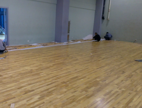 室内篮球场为什么都喜欢用运动木地板呢