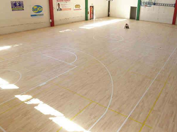 桐乡篮球场木地板维护的方法